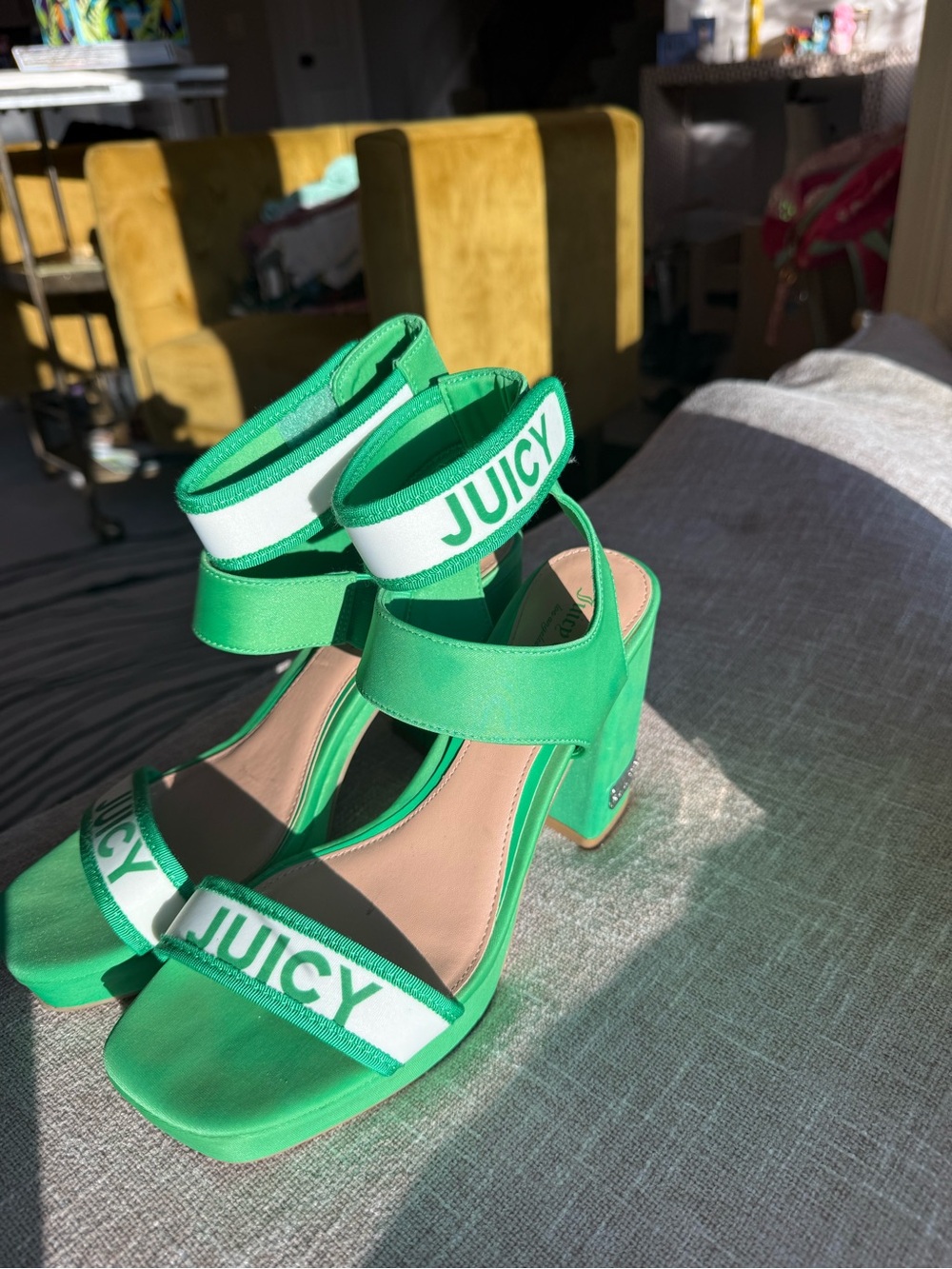 Juicy Couture Bright Green Strappy Block Heel Sandals Size 9 - Picture 2 of 7